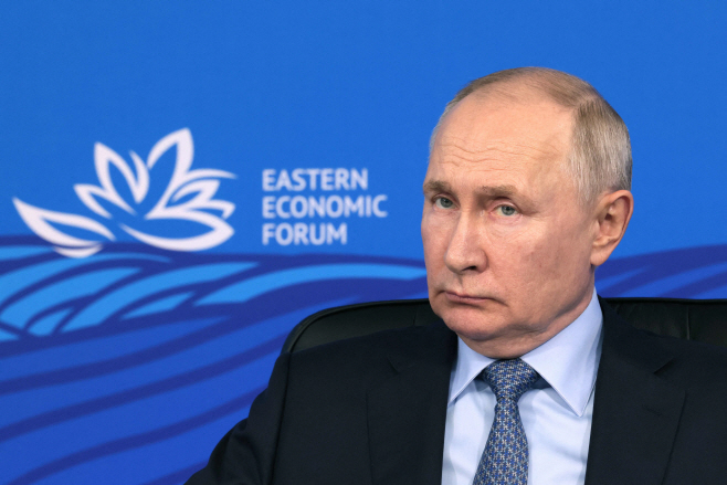 김정은 방러 속 EEF 화상회의 참석하는 푸틴