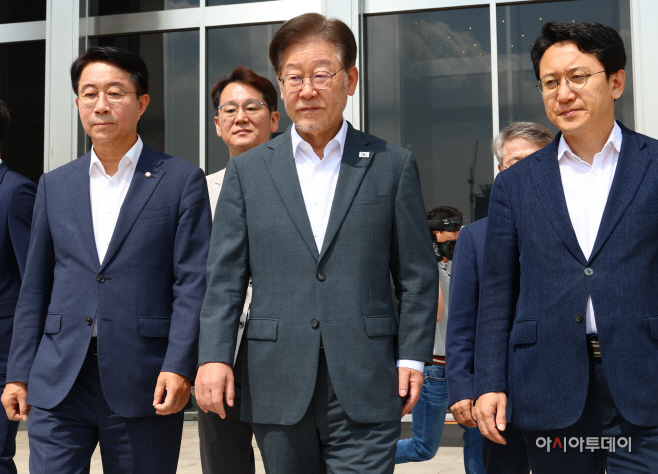 국회에서 나온 이재명 대표