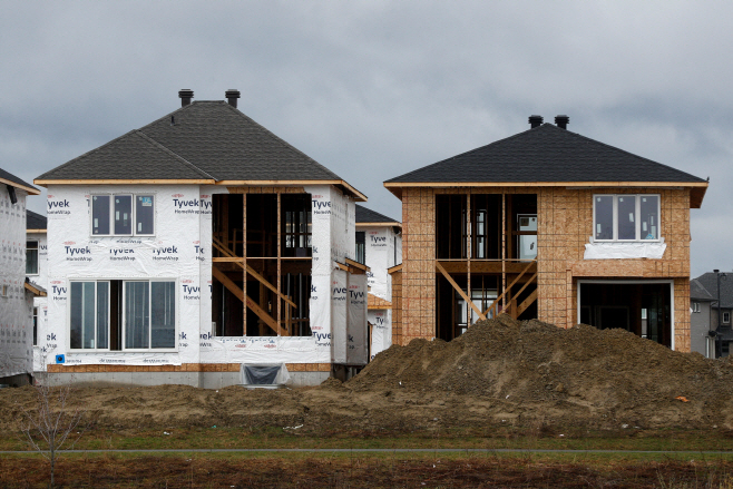 CANADA-HOUSING/ <YONHAP NO-1664> (REUTERS)