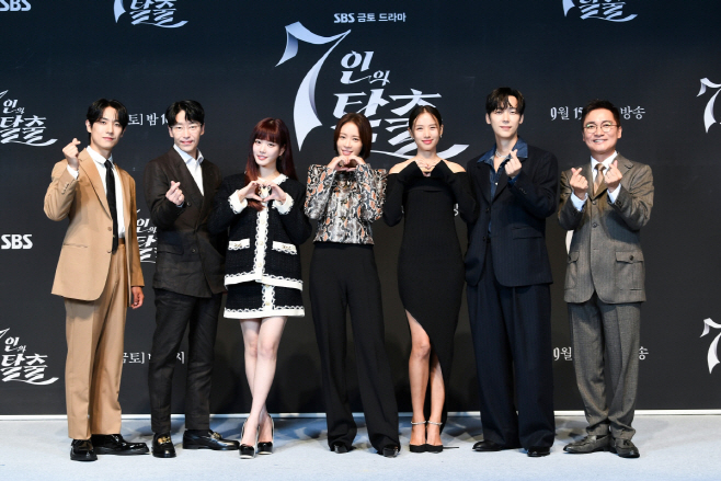 단체_이준 엄기준 이유비 황정음 조윤희 윤종훈 조재윤