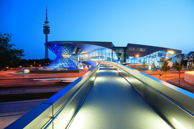 P90393724_highRes_bmw-welt-on-location