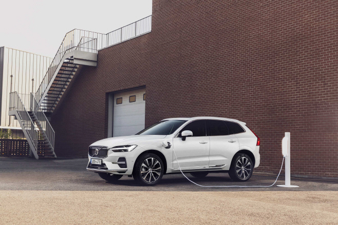 사진자료_볼보자동차 XC60 리차지 PHEV 정지컷