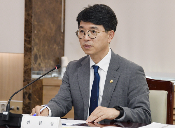 복권위원회 전체회의 주재하는 김완섭 차관<YONHAP NO-2575>
