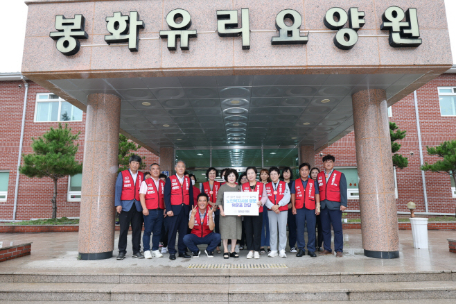 2. 봉화군의회, 추석명절 맞아 노인복지시설 위문품 전달 (2)