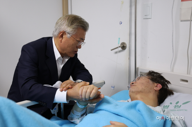 [포토] 문재인 전 대통령, 입원한 이재명 병문안