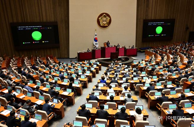 [포토] '교권보호 4법' 국회 본회의 통과