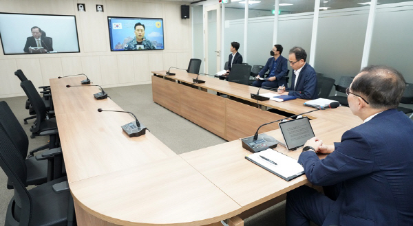 청해부대 영상통화(해수부 장관) 사진03