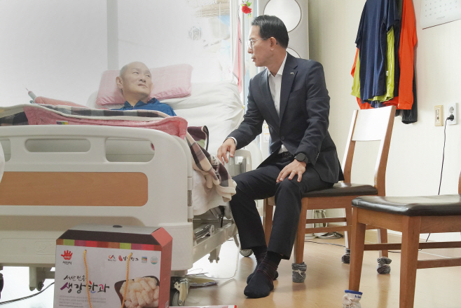 이완섭 서산시장, “어르신들, 따뜻한 명절되세요”