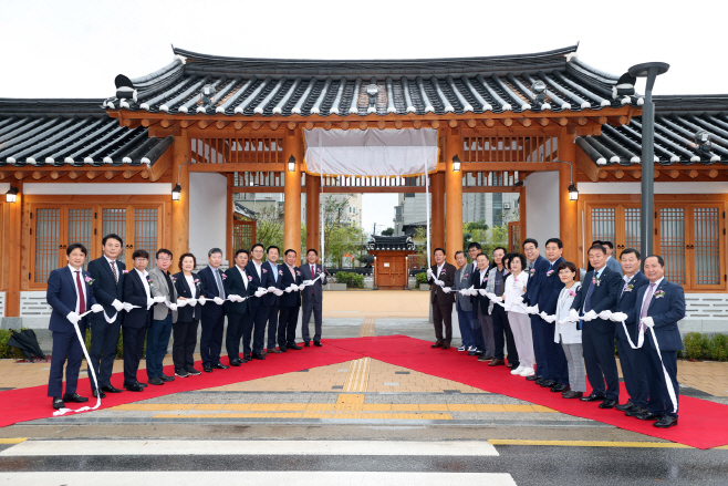 수원시의회, 정조테마공연장 개관 축하