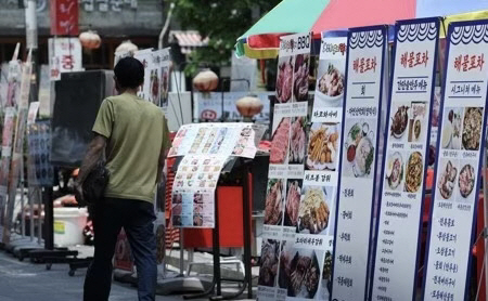 외식 물가상승률, 27개월째 평균 웃돌아…다른 품목보다 물가부담 커