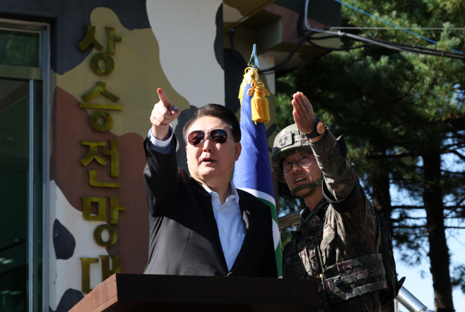 국군의날 전방부대 방문한 윤석열 대통령