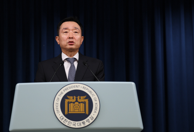 브리핑하는 이도운 대통령실 대변인