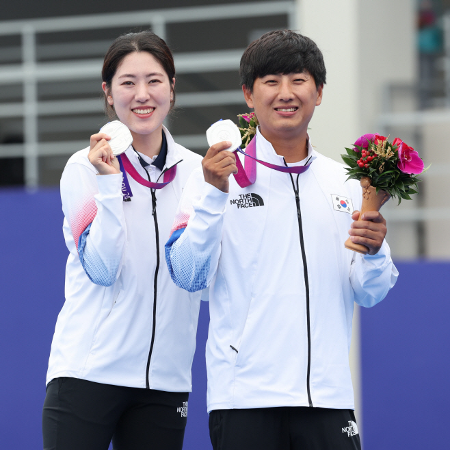 주재훈-소채원, 양궁 컴파운드 혼성전 은메달<YONHAP NO-2327>