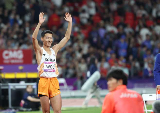 우상혁..섭섭하지만 활짝!<YONHAP NO-4670>
