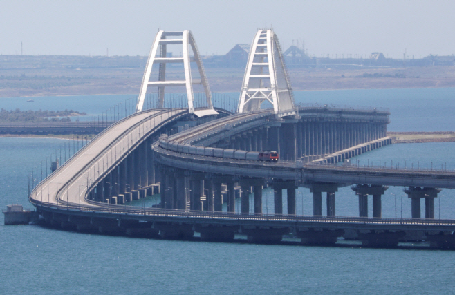 UKRAINE-CRISIS/CRIMEA-BRIDGE <YONHAP NO-4044> (REUTERS)