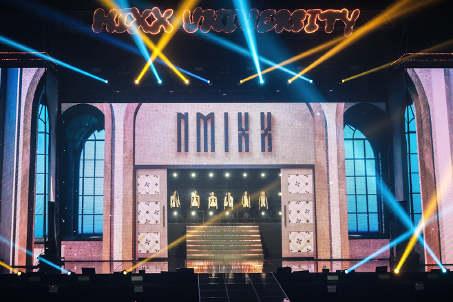 NMIXX 첫 팬콘 단체 이미지(2)