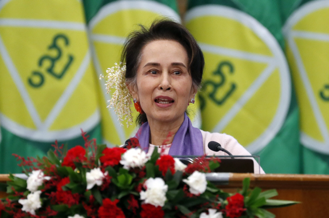 Myanmar Suu Kyi <YONHAP NO-0312> (AP)