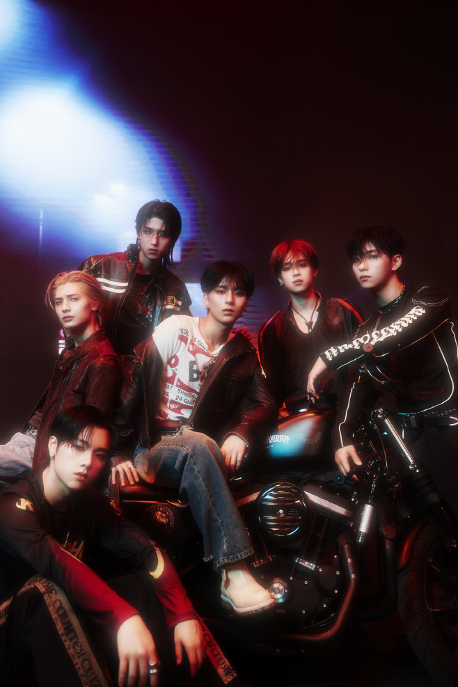 엑스디너리 히어로즈_미니 4집 'Livelock'_단체 (4)
