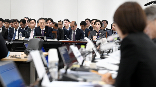 [포토]고민전 의원의 질의에 답변하는 이종호 장관