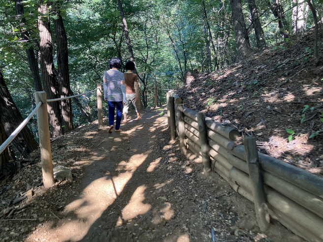 서리풀공원 맨발길 이용모습