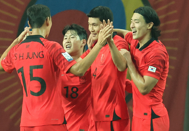 기뻐하는 김민재<YONHAP NO-5208>
