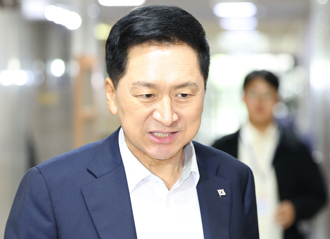 출근하는 김기현 대표<YONHAP NO-1743>