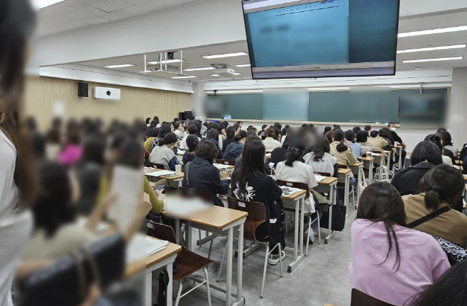 강남 대치동 학원의 긴급 입시설명회