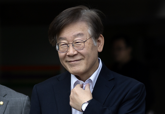 퇴원하는 이재명 대표