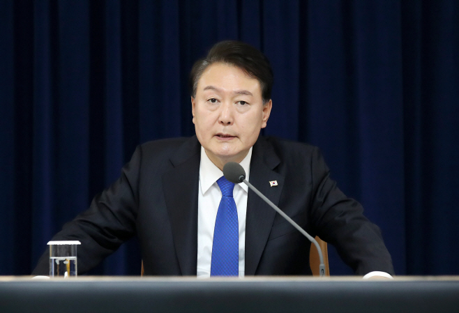 윤석열 대통령, 긴급 경제·안보 점검회의 주재
