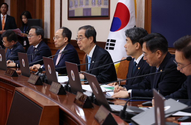 국무회의 참석한 한덕수 국무총리