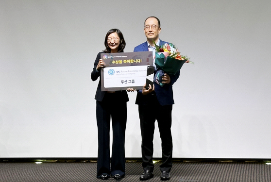 대외_두산그룹 수상 기념사진