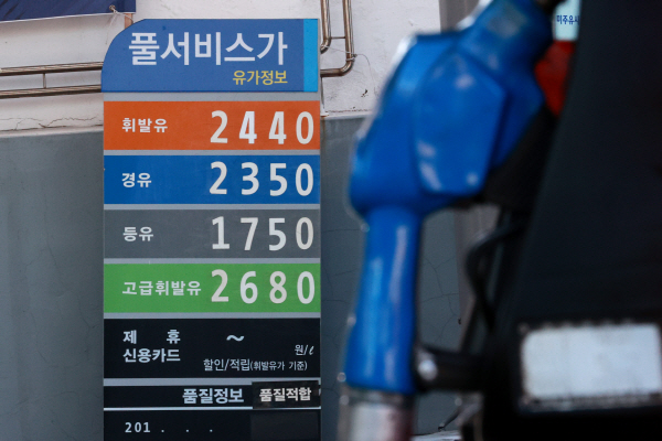 유류세 인하·경유 보조금 연말까지 연장<YONHAP NO-2838>
