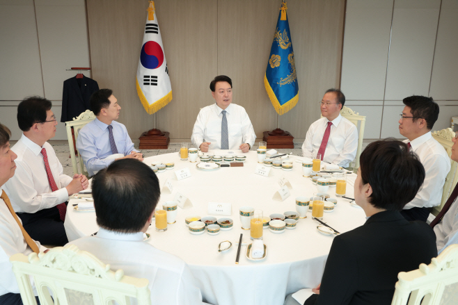 국민의힘 지도부와 오찬 회동한 윤석열 대통령