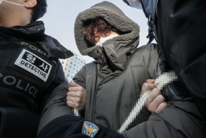 [포토] 얼굴 가린 이기영 