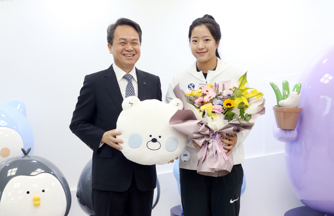 신유빈 진옥동 사진 (2)