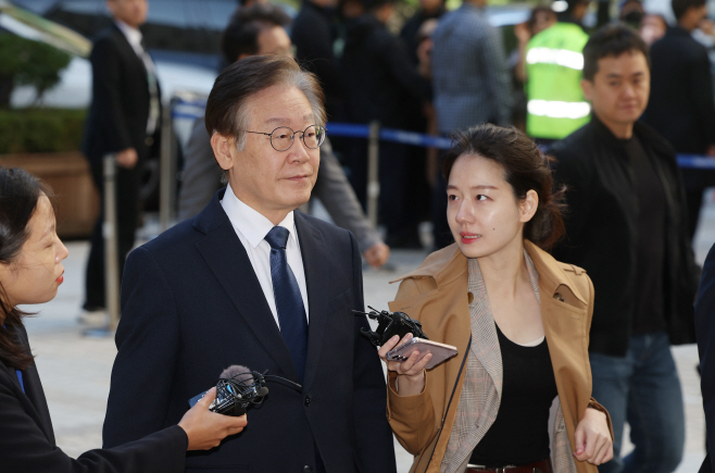 공판 출석하는 이재명<YONHAP NO-1647>