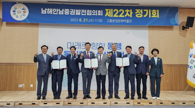 김철우