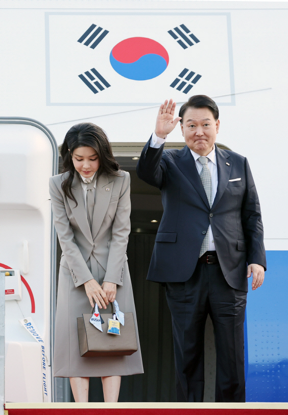 윤석열 대통령 내외, 제78차 유엔 총회 참석차 출국