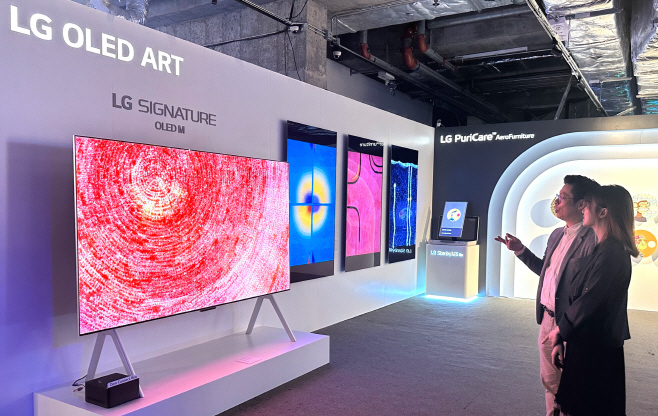 [사진 1] 홍콩 아트페어가 선택한 캔버스도 역시 LG 올레드 TV
