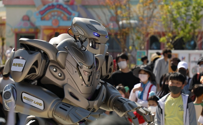 타이탄 로봇 사진