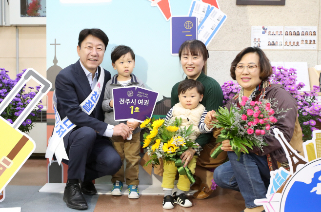 여권업무 개시 기념 퍼포먼스12