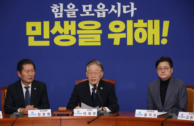 발언하는 이재명 대표