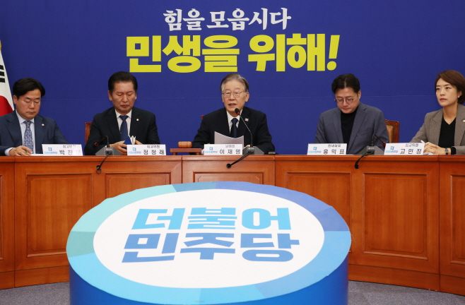 발언하는 이재명 대표