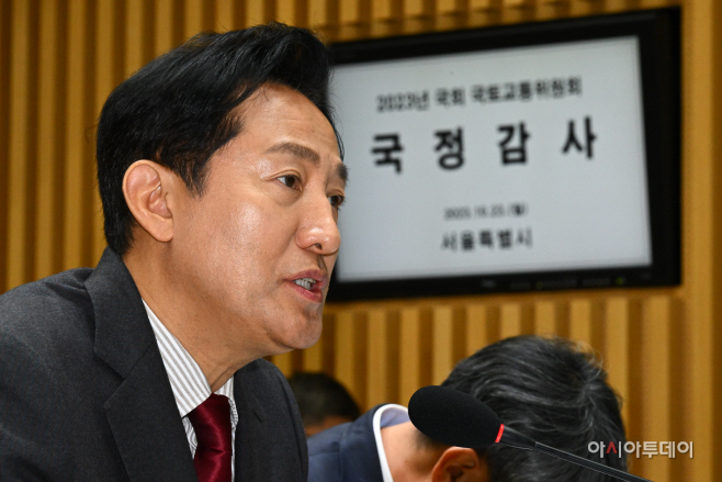 [포토] 질의 답하는 오세훈 서울시장