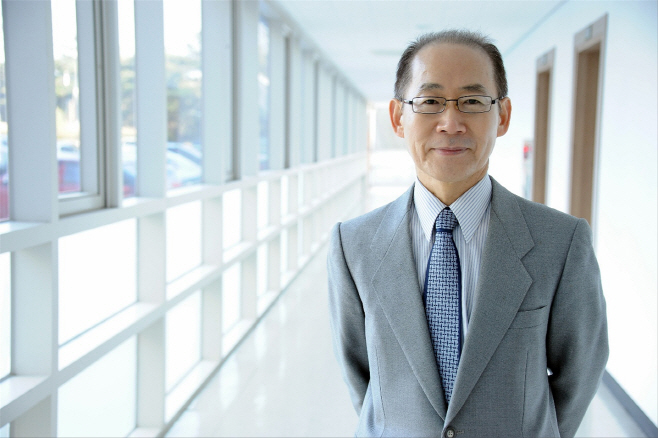 이회성 의장