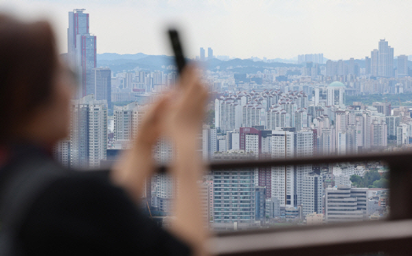 서울 남산에서 바라본 아파트 밀집지역 전경