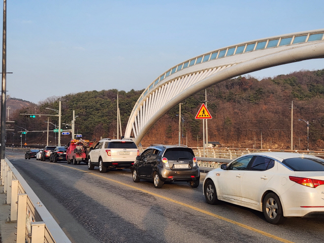 병목현상으로 상습 정체 구간인 보은대교/보은군