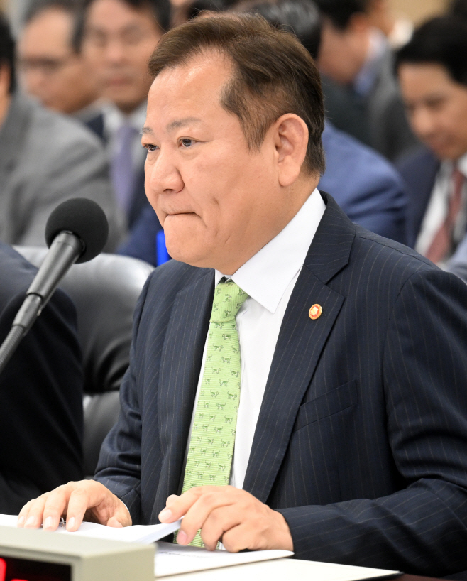 [포토]입술 깨문 이상민 행안부 장관