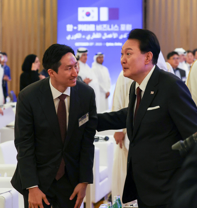 정기선 HD현대 사장 격려하는 윤석열 대통령