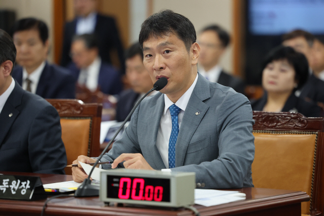 발언하는 이복현 금융감독원장
